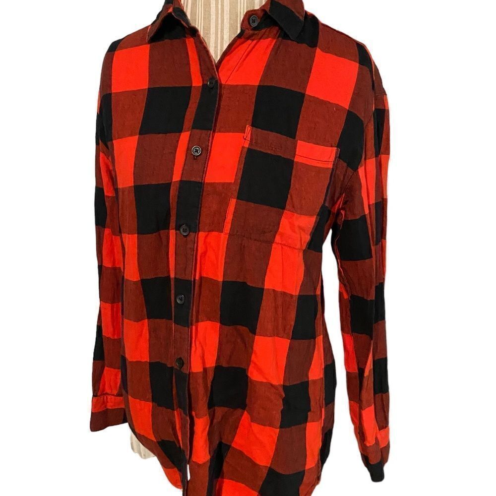 Old Navy long sleeved thin flannel top new never worn